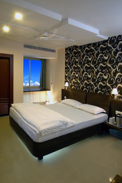 Hotel Tulsi Exotic Bhopal Esterno foto