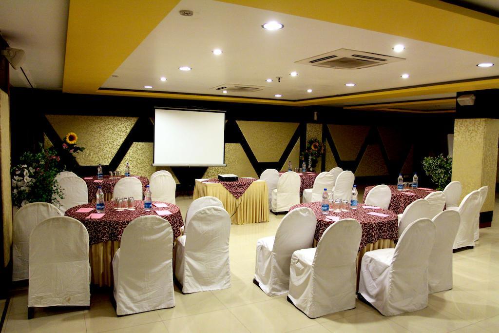 Hotel Tulsi Exotic Bhopal Esterno foto